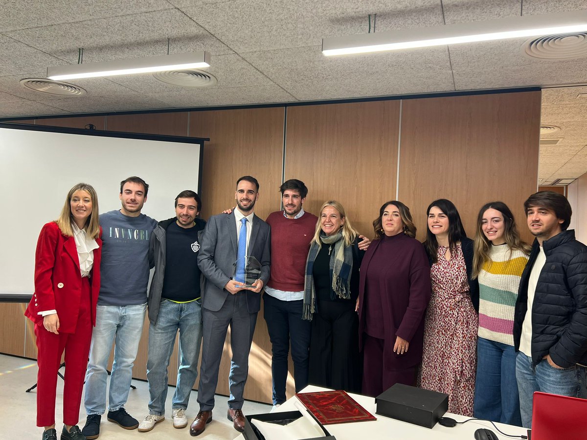CtranspaUPV's tweet photo. 🟣🔙 Dilluns passat vam celebrar l’entrega de premis de Reutilització de Dades Obertes de l’@ajuntamentvlc. Ací vos deixem algunes fotos de la ceremònia 🙌 https://t.co/HD9eOp8sqr