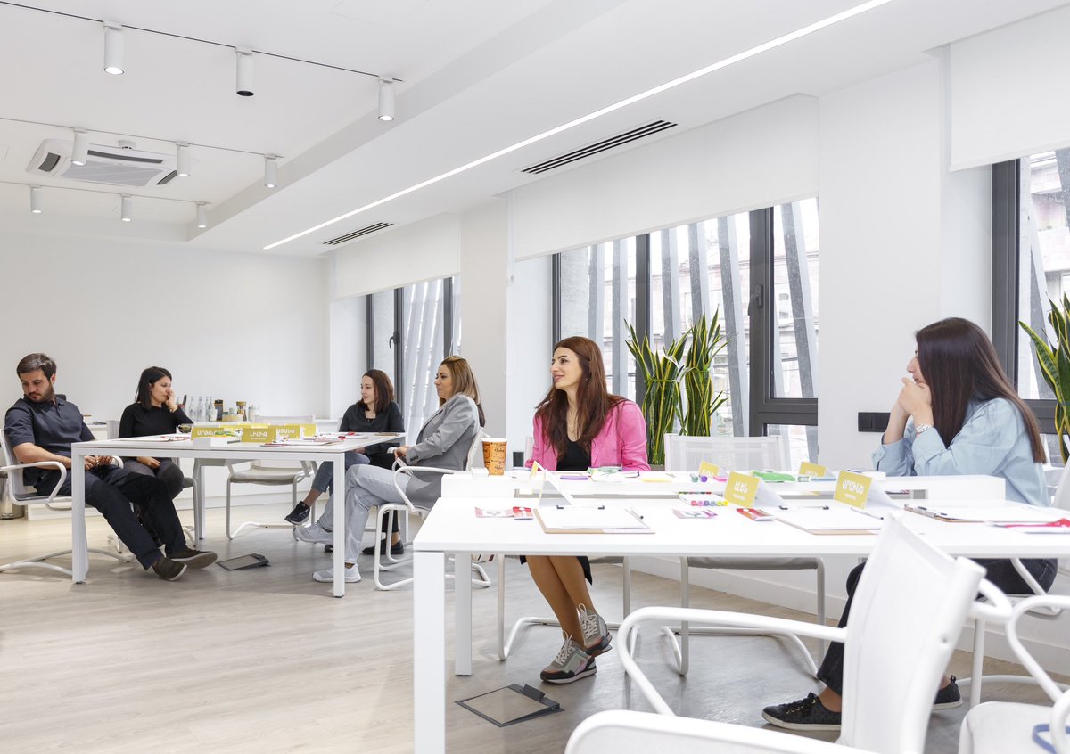 evinaux's tweet photo. Have you ever wondered what distinguishes a truly exceptional learning experience? It's the perfect blend of Professionalism, Support, and Brilliance.

At EVINAUX, we don't just train; we inspire. Every learning journey is a transformative experience.

#evinaux https://t.co/WFQJA23YGf