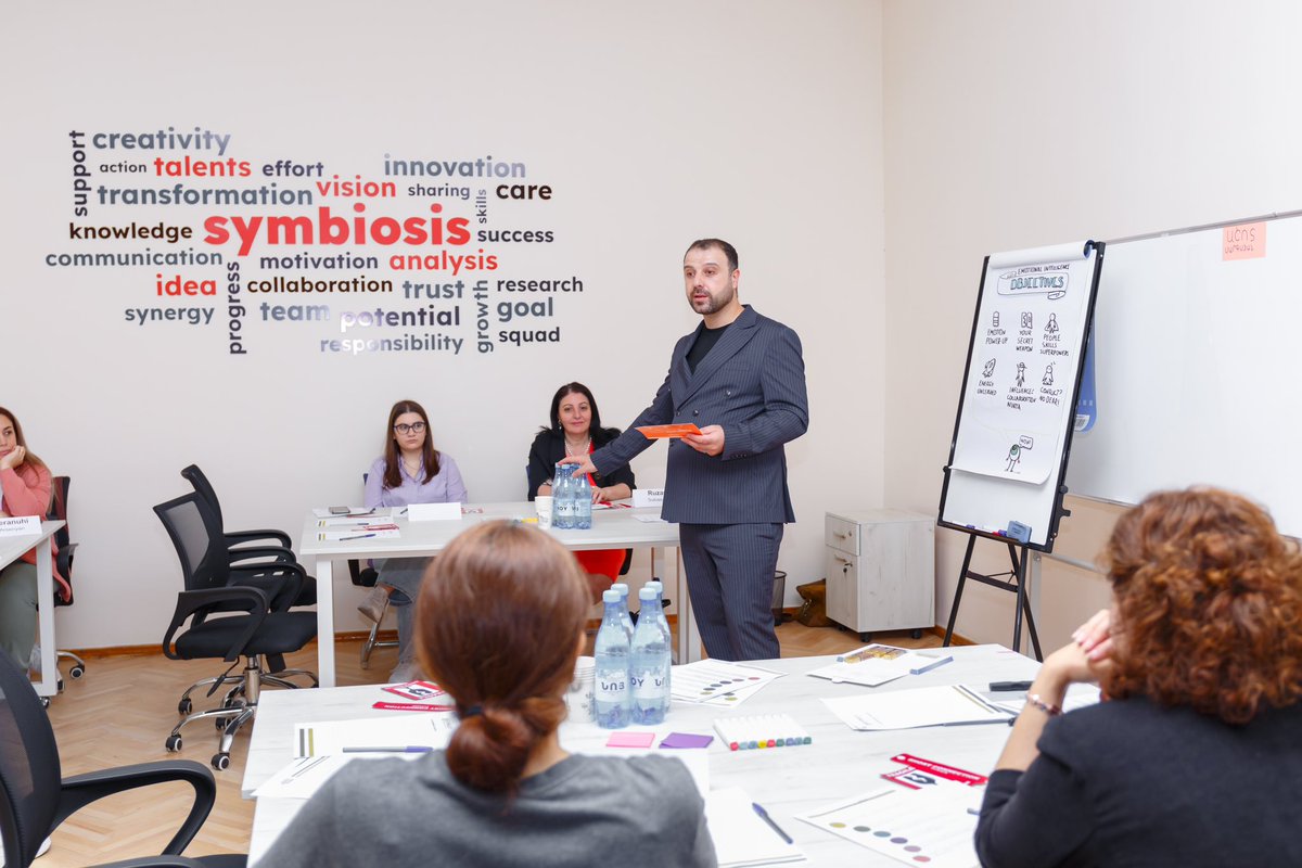 evinaux's tweet photo. Have you ever wondered what distinguishes a truly exceptional learning experience? It's the perfect blend of Professionalism, Support, and Brilliance.

At EVINAUX, we don't just train; we inspire. Every learning journey is a transformative experience.

#evinaux https://t.co/WFQJA23YGf