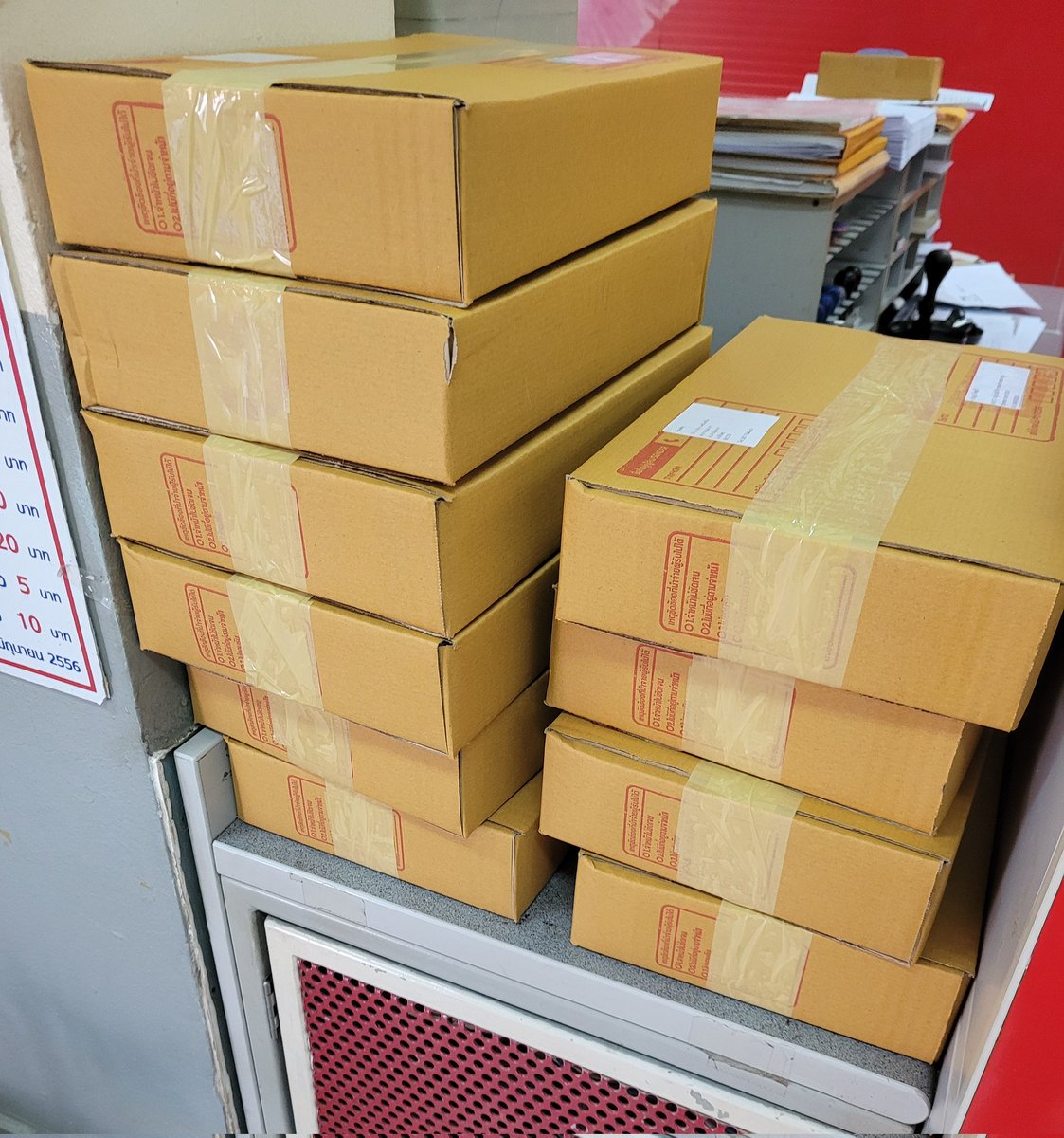 ถึงคุณนักอ่านของคุณ <a href="/freaky_gr/">𝗙𝗿𝗲𝗮𝗸𝘆 𝗚𝗿 🎡</a> ที่สั่งซื้อเรื่อง #ก่อนกราบเกวลิน นะฮับ📔 📢แจ้งเกี่ยวกับการจัดส่งพัสดุซึ่งมีใจความตามรูปแรกเลยฮับ📚📦🧾📭