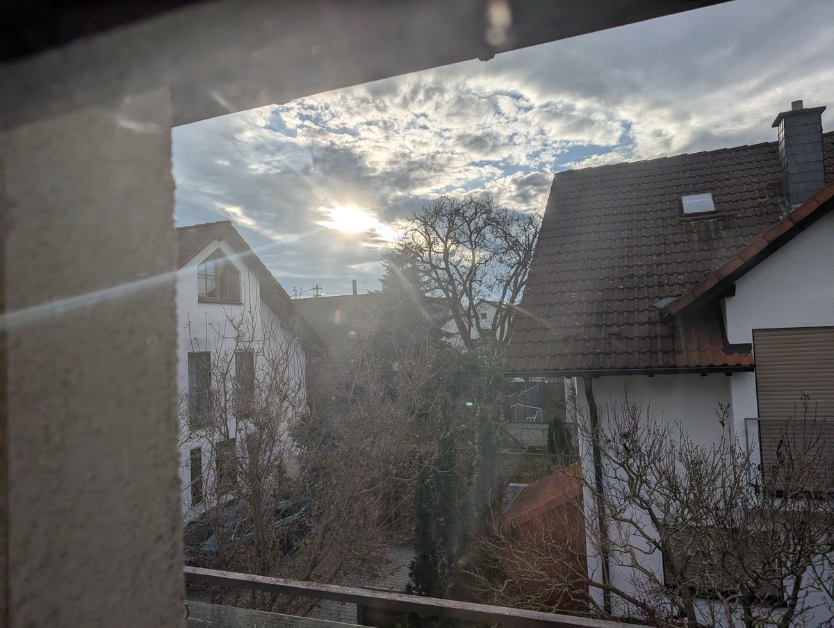 mehrwortwert's tweet image. #Haiku vom seltenen #Sonnenglück im #Spätherbst, das alles durchleuchtet.

 flaneurgedichte.blogspot.com/2024/12/sonnen…