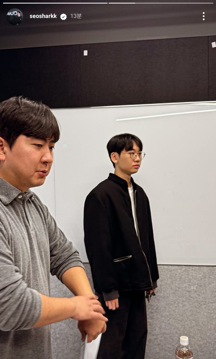 란도님 자다깨서 허겁지겁 오면서도 중요한 미팅이니까 이렇게 멋지게 후딱 차려입고 온게 너무너무 예의바르고 기특하고 커여움ㅋㅋㅋㅋㅋㅋㅋ