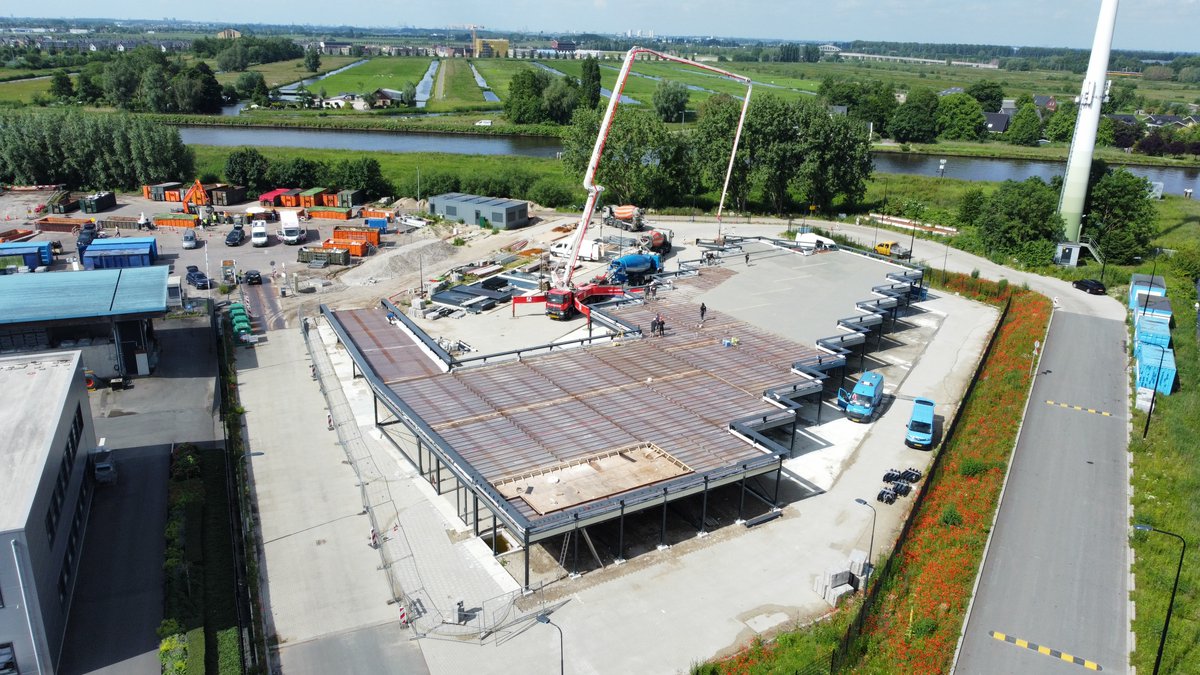 ♻️ Afval wegbrengen tijdens de feestdagen? 🗑️ Let dan op de gewijzigde openingstijden van de milieustraten en aangepaste tijden voor afvalinzameling. 
Bekijk de afvalkalender van Cyclus: obi41.nl/y583bjbp of de Cyclus-app voor de data en openingstijden.