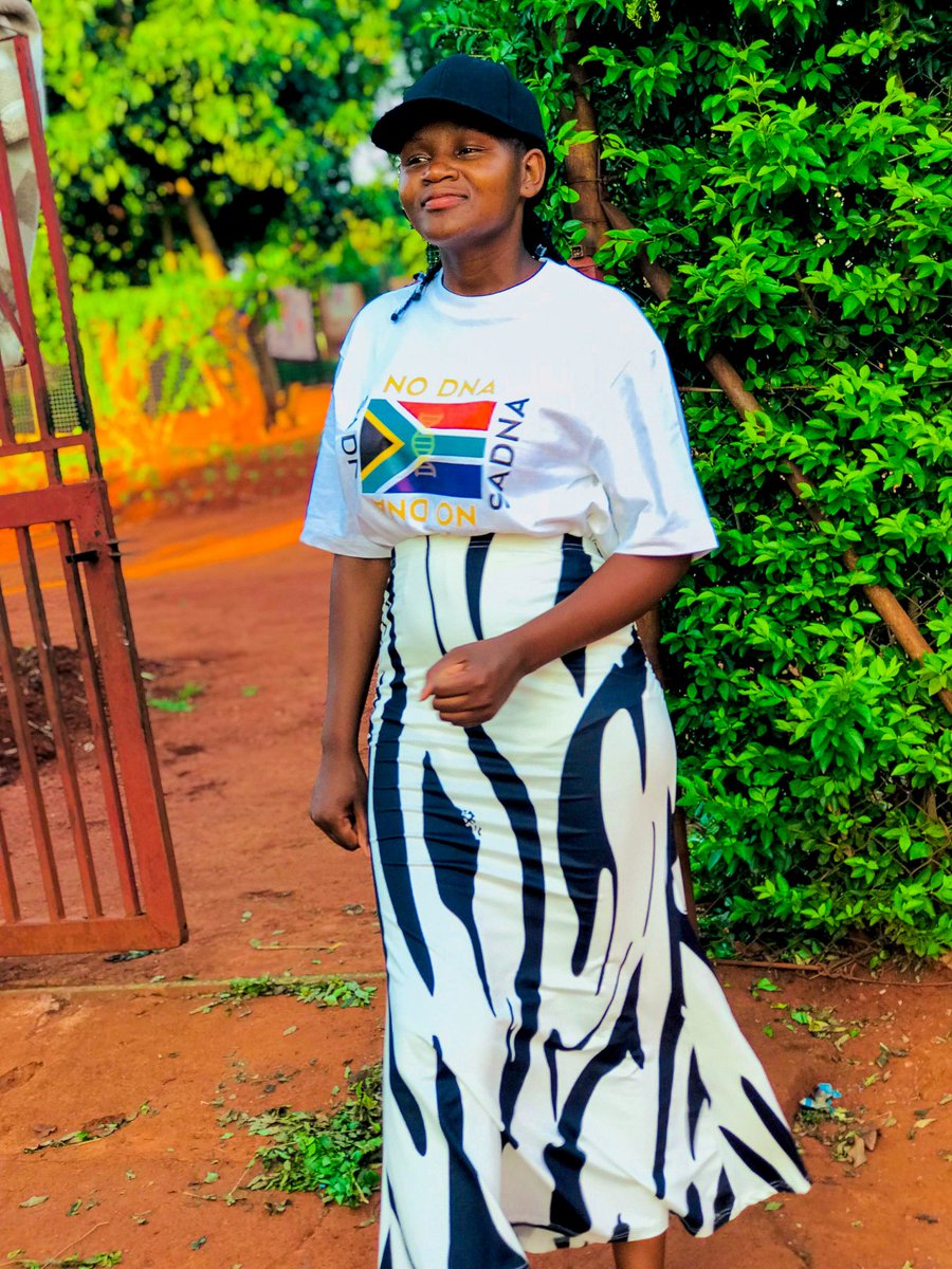 RSADnaThreads's tweet image. No Dna 🇿🇦 just South african "SA,DNA"
Made for the people of mzansi, kasi lam.
#SbusisoLawrence #Cyan
#MakhadziOneWomanShow #Boers
#MakhadziBowl2024
#Unathi
#Curro
#Sizwe
#Fundi4You
#MrMoloto