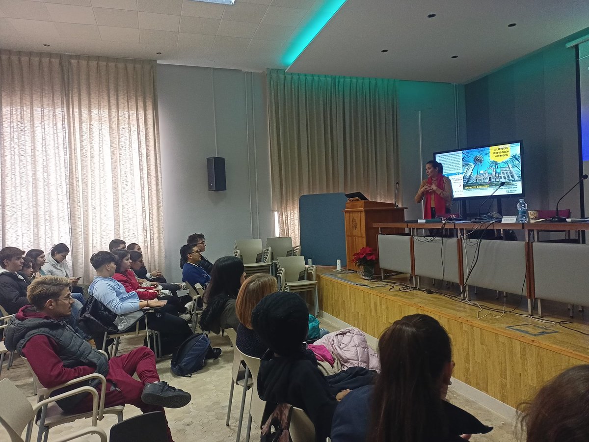 💬 Jornades de Formació i Orientació Laboral

🔹 "Tots davant del bullying i el ciberassetjament" a càrrec de Patricia Lázaro

#Formació #FP #Xarrades #Educació #OrientacióLaboral #FuturProfessional #València