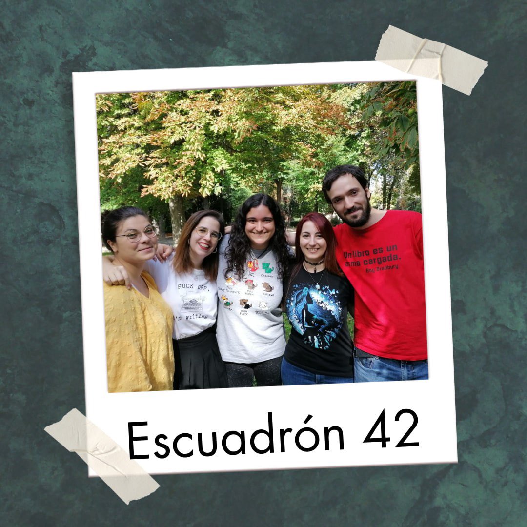 En 2025 os traeremos el desenlace de la bilogía ⚙️Batalla por el Olimpo⚙️ “La ciudad de los dioses” y reeditaremos “El torneo” de <a href="/escuadron42/">Escuadrón 42 - Vuelve Batalla por el Olimpo</a> 

Escuadrón 42 es un grupo de amigos cuyo feliz y casual encuentro se produjo cursando los estudios superiores del +