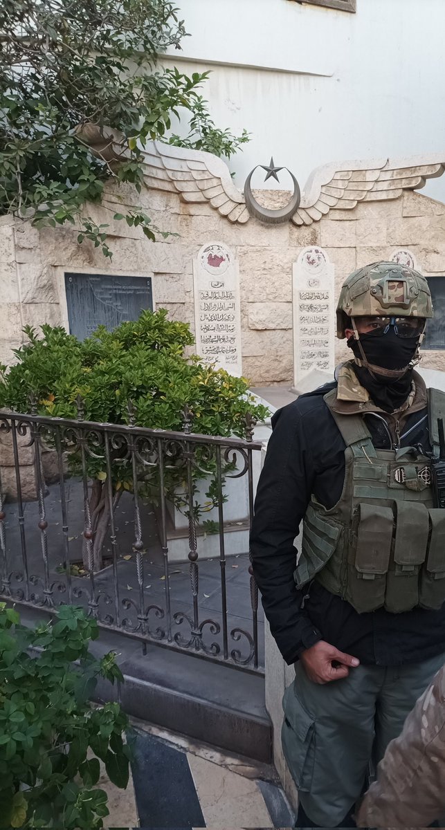 Osmanlının şehitleri her beldeye yayılmış İslam için döktügü kanların bereketiyle yeryüzünü suladılar bu davanın bayragını onlardan aldık biz bu bayragı taşıyoruz kudüse ve diğer bütün İslam beldelerine de dikene kadar durmak yok.