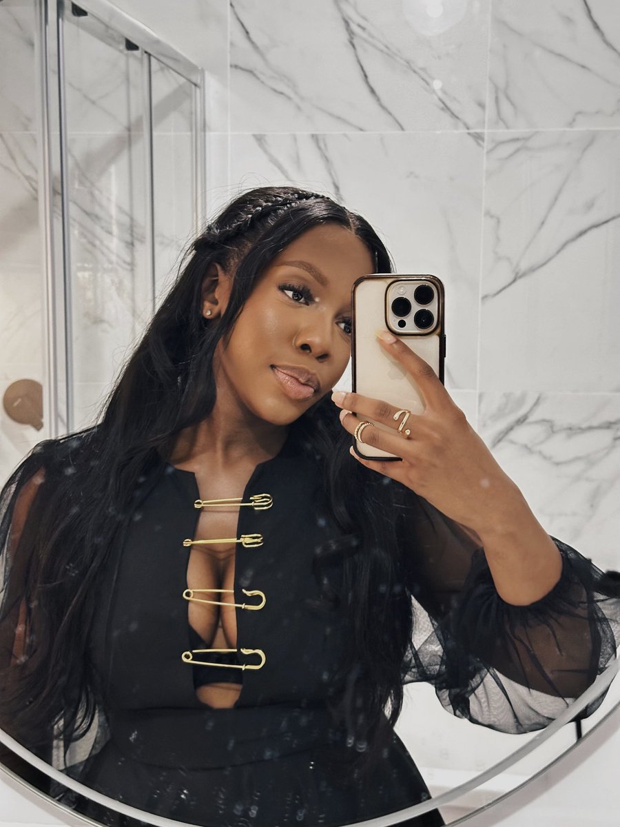 FiFi_Originals's tweet photo. Delicate🦋🖤 https://t.co/kU4LJzSr4y