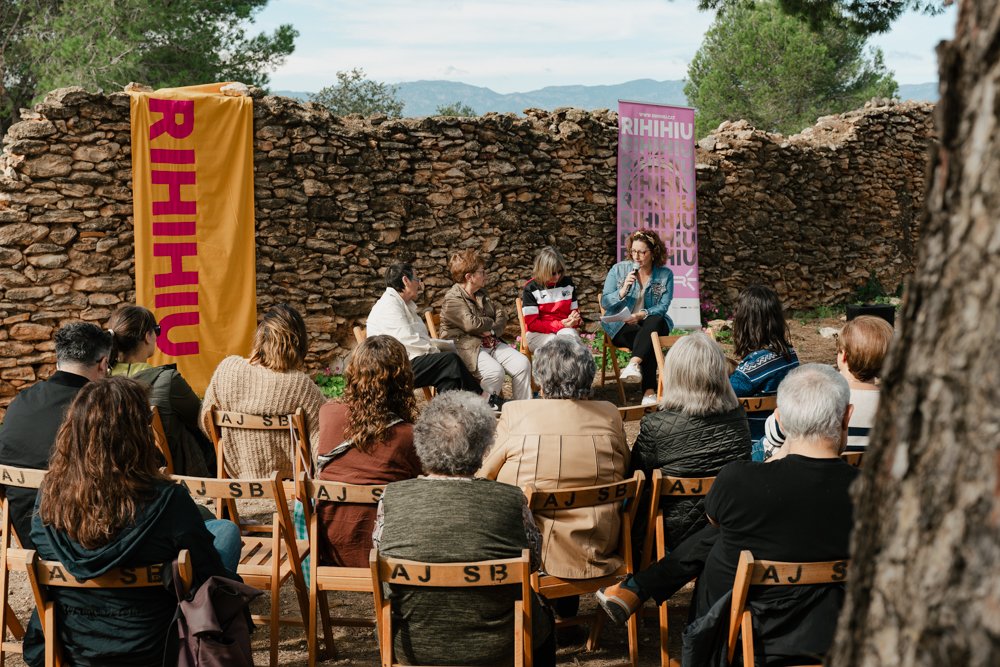 bluverdcom's tweet photo. #Bluverd2024 Aquest darrer trimestre, ha estrat trepidant. Del 18 al 20 d'octubre vam ser al Rihihiu, el festival d'arts vives de Santa Bàrbara.
Vam treballar-hi amb:
👉 gestió de xxss
👉 atenció als mitjans
👉 i redacció de notes de premsa
📸 Noa Wu
📲 https://t.co/7HqaKfidIl https://t.co/SHw9tiJAkN