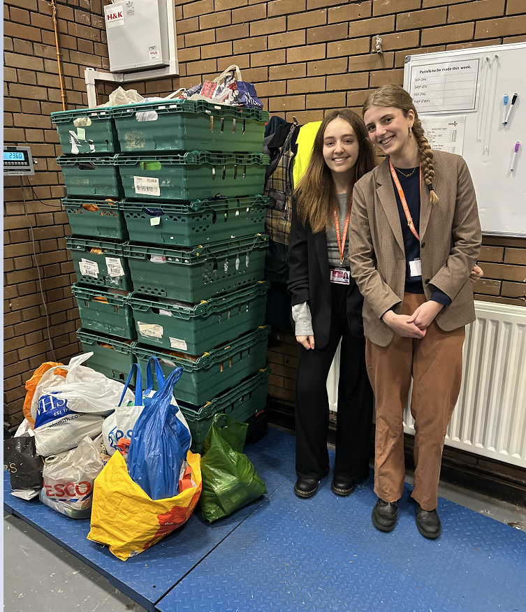 Inaya and Tacita dropped off 236kg of food to <a href="/HackneyFoodbank/">@HackneyFoodbank</a> this week on behalf of the Sixth Form and <a href="/MCAmossbourne/">Mossbourne Community</a>. A huge well done to our Senior Students for coordinating the food collection so brilliantly.