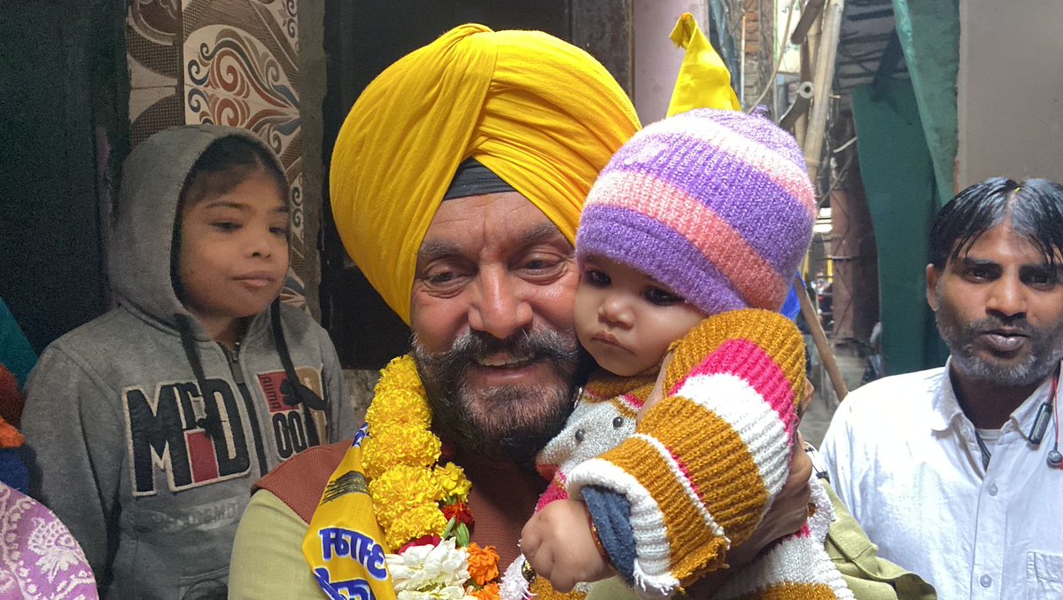 jsshunty's tweet photo. शाहदरा विधानसभा Sunlight Colony जनसंपर्क 

स्नेह प्रेम आशीर्वाद ❤️🙏
#jsshunty #theambulanceman #coronawarrior
#ambulanceman
#shahdara #delhielections2025 #shahdarameinshunty #abshuntykibaari #shunty