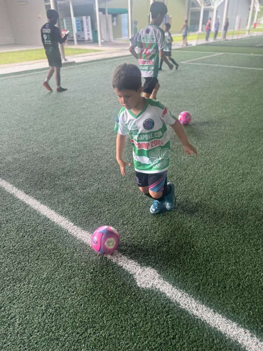 🍀🇸🇬 Day 2 in Singapore⚽️

Focus today was on passing and receiving under pressure. Players focused on retaining possession in different situations👊

#CelticSoccerAcademy #CelticFC