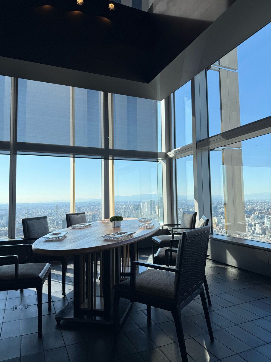 centurion_engnr's tweet photo. ザ・リッツカールトン東京ひのきざかの鮨 浜コース1人12500円
1人5万円とかする鮨屋に色々行ったけど、量的にも丁度よく、ここの鮨で十分満足できる気がする
最後の最中アイスが最高に美味しいのでこのために来る人もいるのだとか https://t.co/vpxKnlH7n5