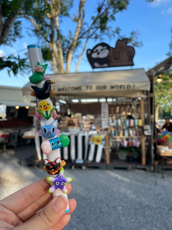 BrombieLab's tweet image. Brombie goes to Kaoyai, Thailand!!!👋 you can find our goods at Unmelt booth 🥰

MIDWINTER, KAOYAI 
1 NOV 24 - 28 FEB 25 

Open hours: 
Weekday 2pm-9 pm
Weekend 10am-10pm