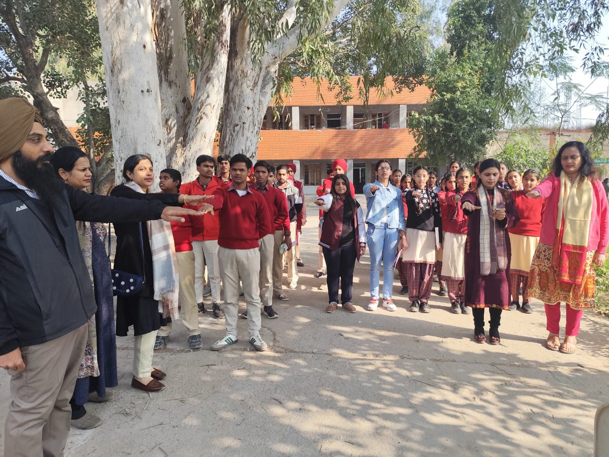 nmbcchd's tweet photo. VADA Club of SGGS College, Sector 26, Chd, commemorated World Pollution Prevention Day, 2024, by organizing an educational visit to the Government Senior Secondary School in its adopted village, Manauli, Mohali, SAS Nagar, Punjab.
@PMOIndia  @CMOPbIndia @ianuragthakur @MSJEGOI https://t.co/eGyn2UiSO6