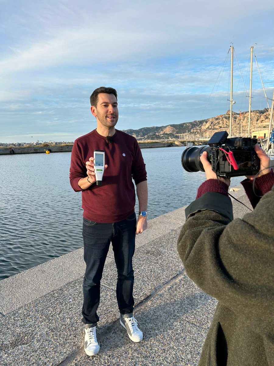 oneprovence13's tweet photo. 🩺 Robots-chirurgiens, simulateurs pour médecins… Et si on vous emmenait dans les coulisses de l’innovation santé à #AixMarseilleProvence ?
Avec @gourmaud_jamy et @evandebretagne, direction l’un des secteurs phares de notre métropole, où se mêlent soin, recherche et high-tech.
🎥 Rendez-vous le 14 janvier pour une nouvelle vidéo d’Épicurieux qui promet de soigner votre curiosité. 
#OneProvence