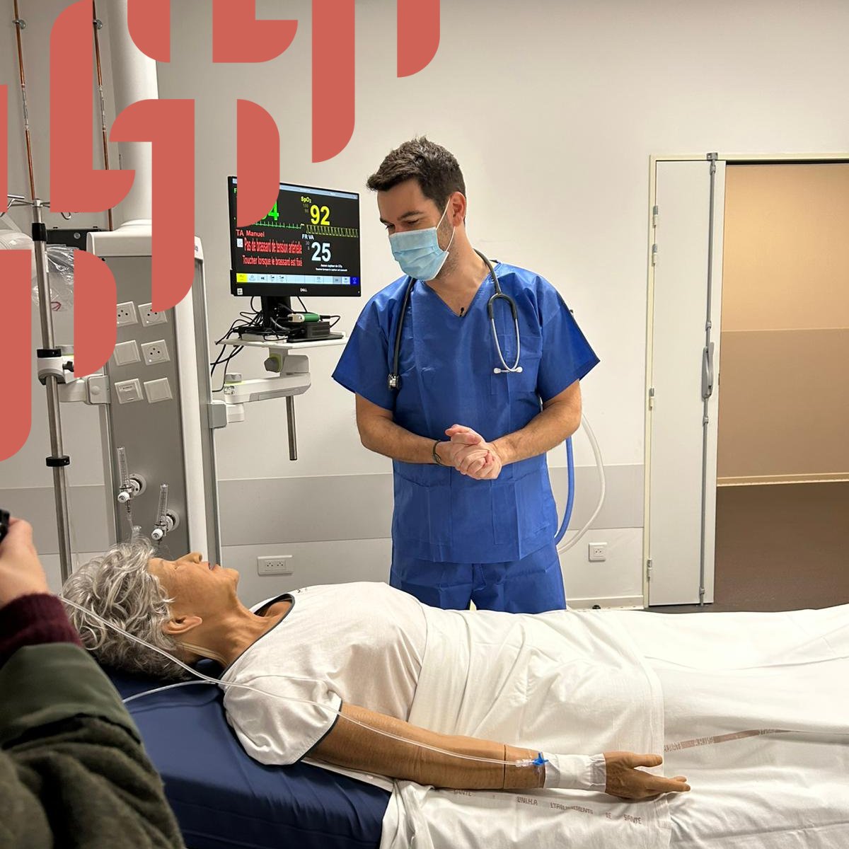oneprovence13's tweet photo. 🩺 Robots-chirurgiens, simulateurs pour médecins… Et si on vous emmenait dans les coulisses de l’innovation santé à #AixMarseilleProvence ?
Avec @gourmaud_jamy et @evandebretagne, direction l’un des secteurs phares de notre métropole, où se mêlent soin, recherche et high-tech.
🎥 Rendez-vous le 14 janvier pour une nouvelle vidéo d’Épicurieux qui promet de soigner votre curiosité. 
#OneProvence