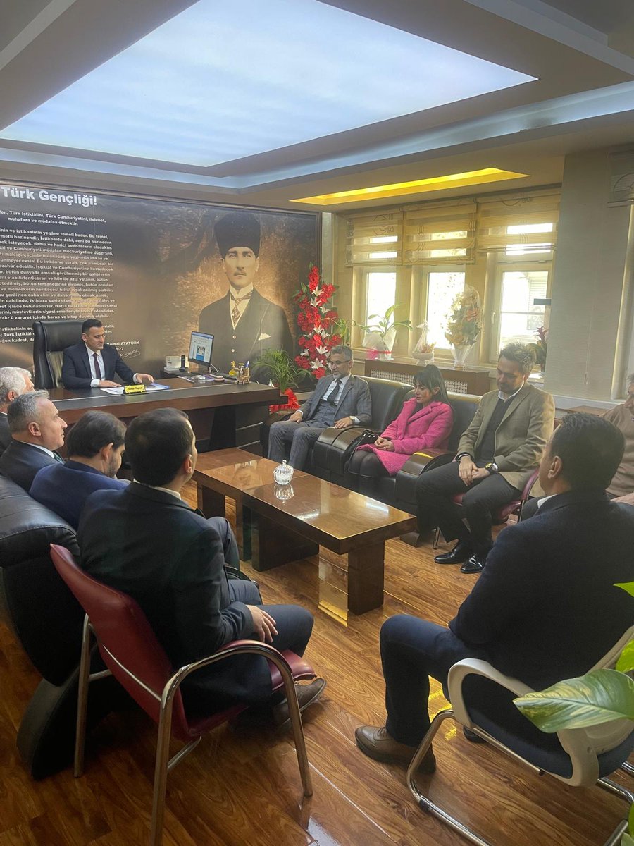 Oguzeli_mem's tweet photo. Dilimizin Zenginlikleri Projesi" kapsamında  İl Milli Eğitim Müdür Yardımcısı Halit ATEŞ ve Şube Müdürlerimiz,  İlçemizde görev yapan okul müdürlerimize bilgilendirme toplantısı yaptılar.

@Gaziantep_MEM
@MustafaBozgyk27
@Ercanpolat002
@bunbozkurt https://t.co/T4O34Osno8