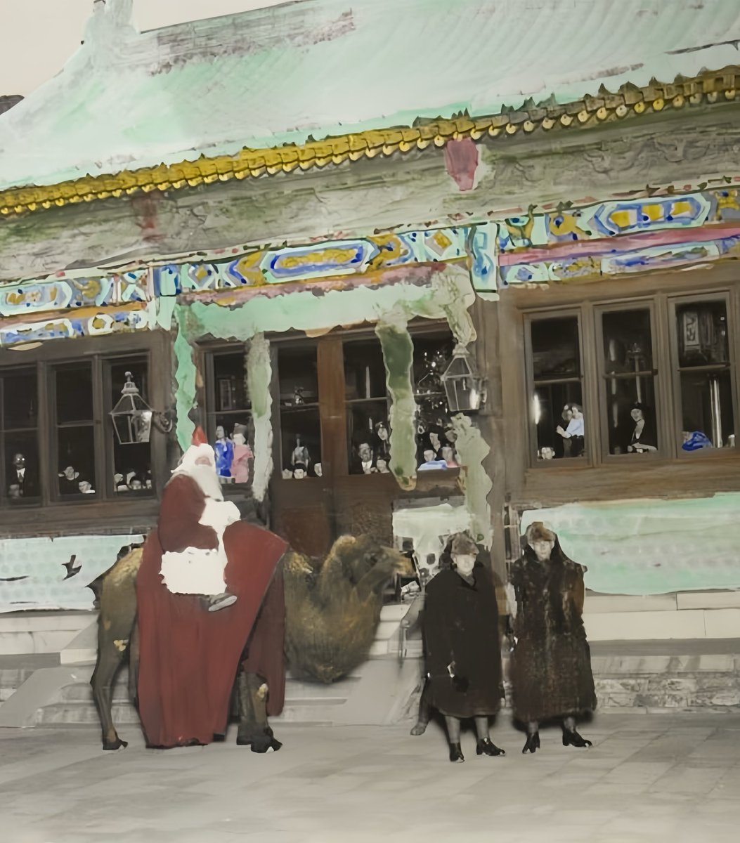 Christmas in China, 1923.

Father Christmas arrives at the British Legation on a camel, Beijing.

©️The National Archives Image Library