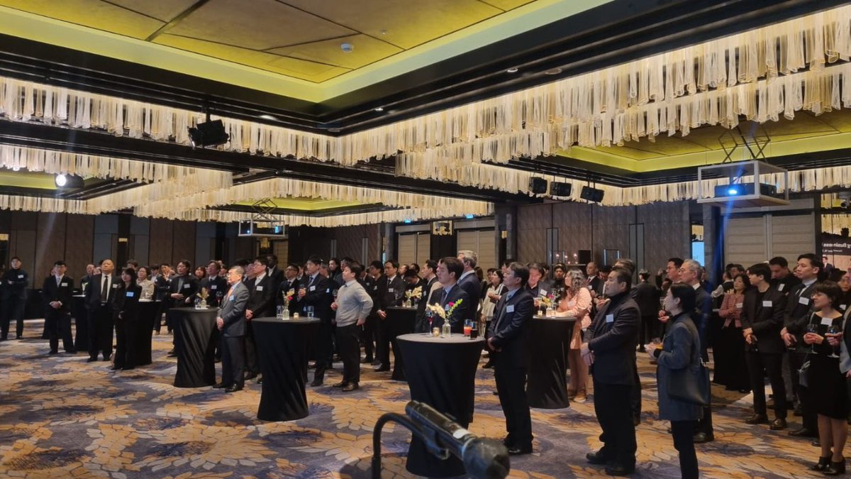 LUinSeoul's tweet photo. Our heartfelt gratitude goes to all the friends of #Luxembourg who joined us for our Luxembourg Business Network End-of-Year Reception.
Together, we embark on a prosperous and successful new year, spurring new opportunities in the ever-strengthening friendship between 🇱🇺 and 🇰🇷. https://t.co/1lHDJcoOY1