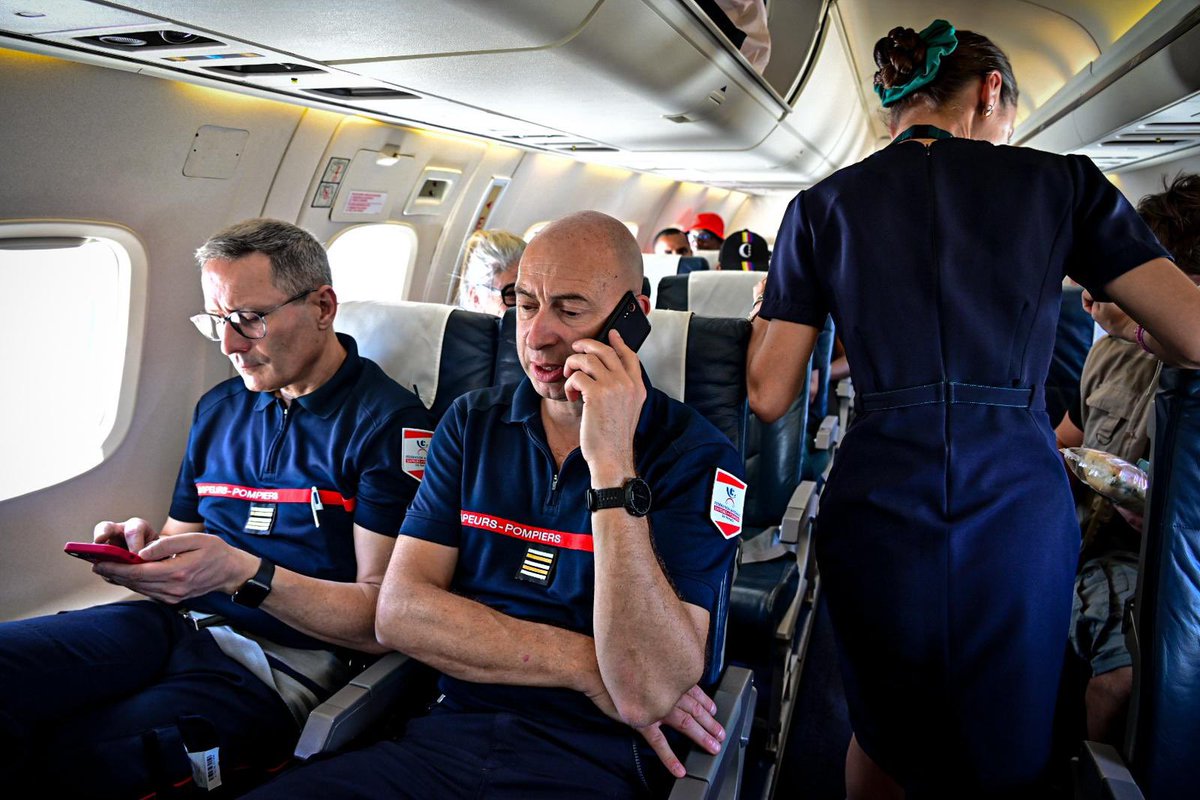 BoslandJP's tweet photo. Embarquement pour #Mayotte pour poursuivre les évaluations des besoins.
Un avion aménagé en soutien sanitaire pour répondre aux urgences vitales. https://t.co/uILJ8Bo2WM