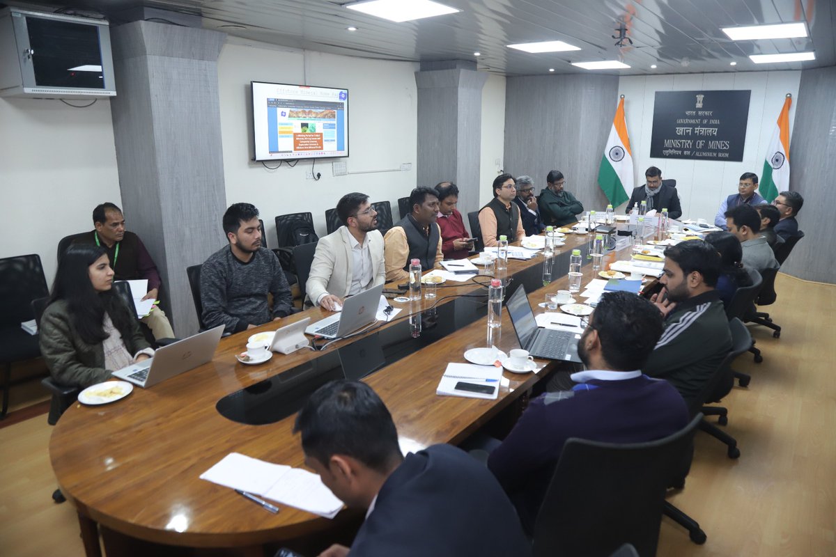MinesMinIndia's tweet image. Shri Kesav Arora, Deputy Manager, MSTC, delivered a walkthrough of MSTC’s state-of-the-art auction platform. The presentation showcased the registration process and bid submission, familiarizing potential bidders with the portal.

#OffshoreMining #InvestInIndia