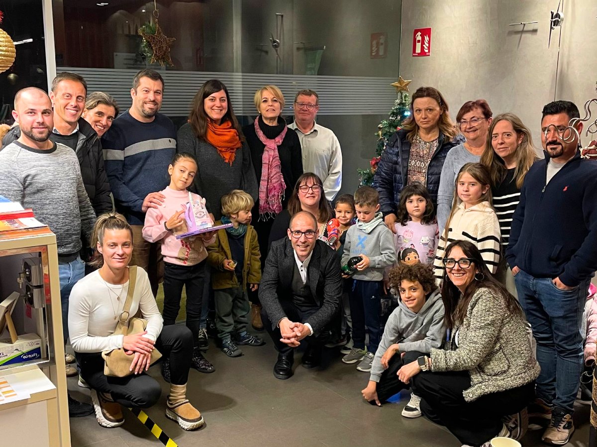 caateete's tweet photo. 📅 Dilluns 16 de desembre, vam celebrar la Festa Infantil de Nadal al Col·legi de l'Arquitectura Tècnica de les Terres de l'Ebre. També vam dur a terme el lliurament de premis del XXIV Concurs Dibuix Infantil Nadalenc! #CATTE #arquitecturatècnica #TerresdelEbre https://t.co/vVYFe497gv