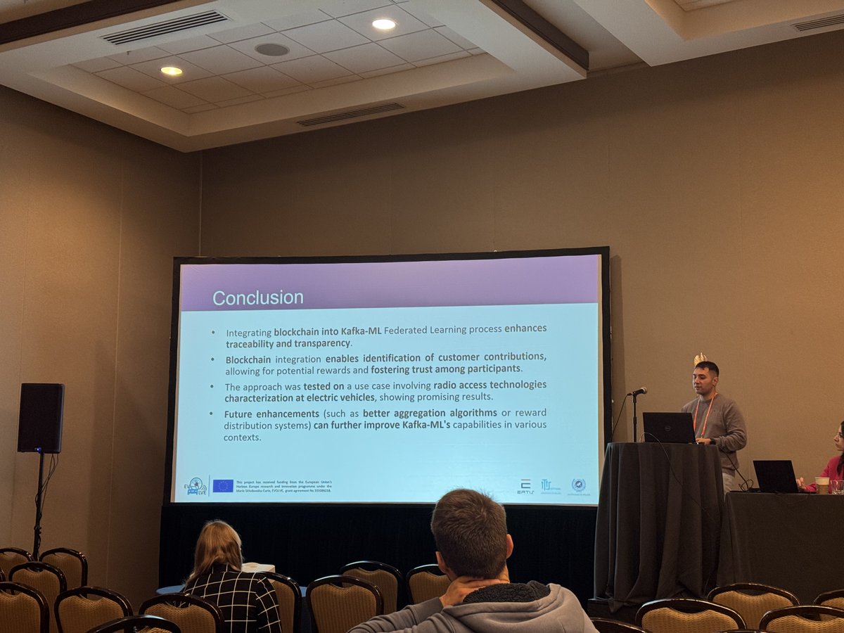 itis_uma's tweet image. 🗣️Nuestro compañero @chaves_research participó en la #IEEEBigData hablando sobre integración blockchain en Kafka-ML para mejorar trazabilidad y transparencia en entrenamientos federados, identificando y recompensando a los participantes.