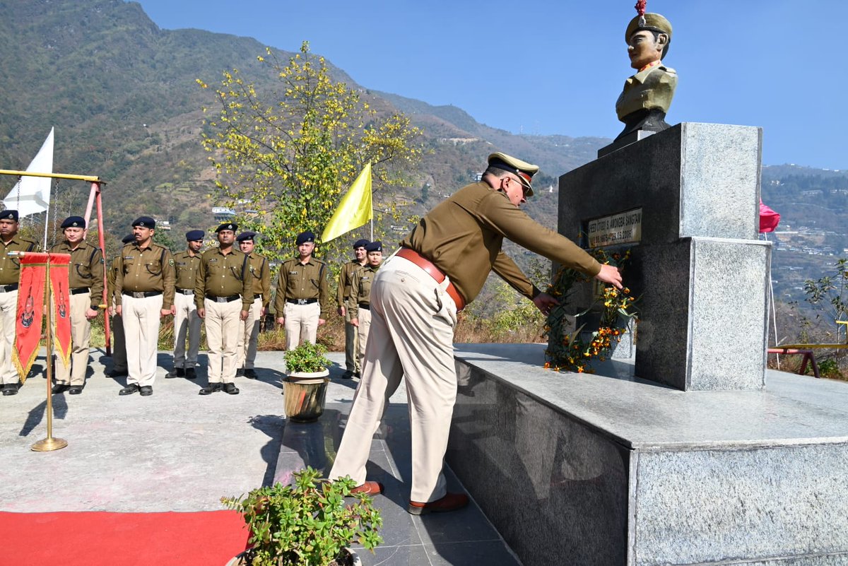 SSBSHQBOMDILA's tweet photo. बल के 61 वें स्थापना दिवस पर श्री  कमल कांट, उप - महानिरीक्षक, क्षेत्रक मुख्यालय बोमदिला द्वारा कार्मिकों तथा उनके परिजनों को बधाई एवं विभिन्न खेलों, संस्कृति कार्यक्रम तथा बड़ाखाना का आयोजन किया गया | @30BnSSB_INDIA @SSB_INDIA  @SSBFTRTEZPUR_ @38SSBTAWANG @67BnSSB_INDIA https://t.co/VsWDni5agK