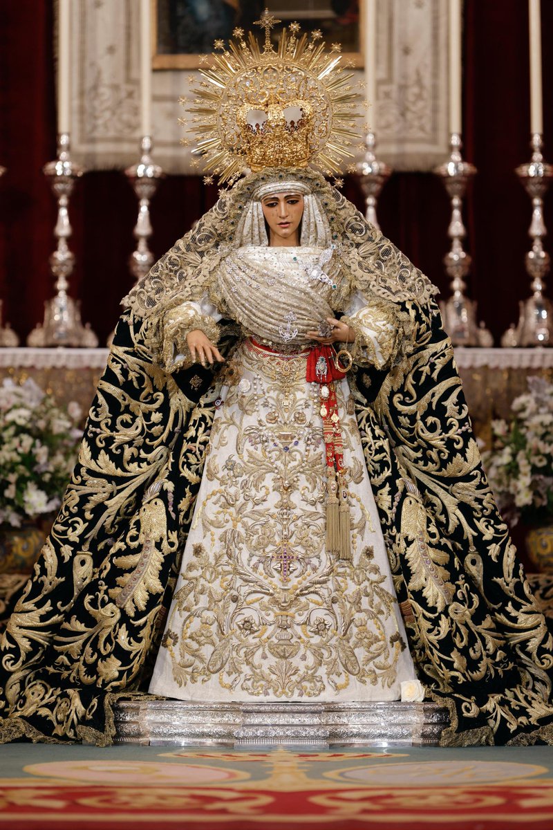 PasionDeSevilla's tweet photo. Feliz día de la Esperanza... Pero sobre todo, a ellas ❤️ https://t.co/UM271jxbR2