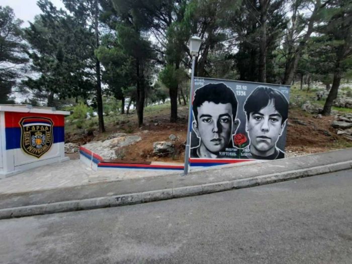 Moji školski drugovi, mladi da misle glavom ali dovoljno stari da poginu. Kada vidim one đedove i babe da seru studentima, sjetim se njih dvojice. Vječna pamjat i carstvo nebesko.