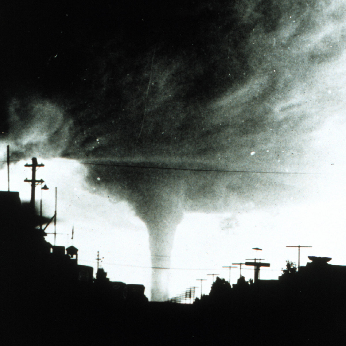 Avant de te proposer un bilan musical de l’années (ce sera la semaine prochaine), voici encore un coup de cœur. Yoo Doo Right vient de Montréal et c’est d’une force peu commune, quelque part entre Godspeed et Sonic Youth. En écoute intégrale. mescritiques.be/spip.php?artic…