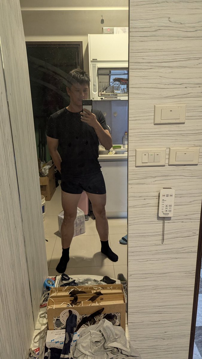 嗯變胖了再減吧 黑襪子很香欸