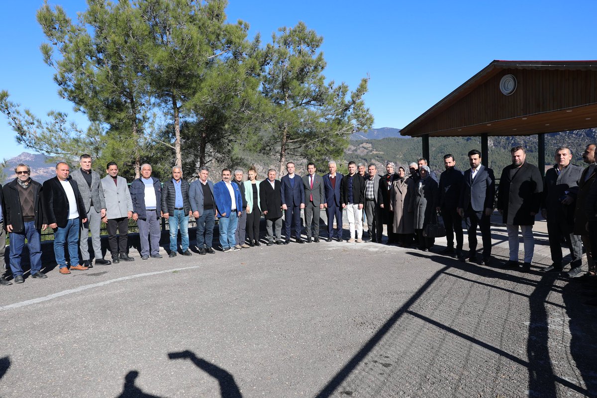 ozangulacti's tweet photo. 📍 Feke

Feke İlçe Teşkilat toplantımızı, Belediye Başkanımızın da katılımıyla gerçekleştirdik. Teşkilatımızın tüm kademeleriyle birlik ve beraberlik içerisinde geleceğe dair çalışma planlarımızı ve umutlarımızı paylaştık.

Cumhur İttifakımızın güçlü temelleri ve AK Belediyecilik tecrübesiyle, Feke’mizin yarınlarını inşa etmek için var gücümüzle çalışacağımızın sözünü verdik.

Feke’mizin dağlarından gelen bu azim, inanç ve güçlü vizyonla Adana’mızı daha ileriye taşıyacağız.

#BirlikteBaşaracağız
#TürkiyeYüzyılı
#GüçlüTeşkilatGüçlüAdana