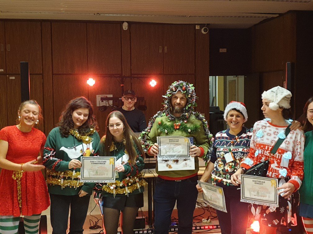 Fête de Noël à l'ibmc 🎄🎅
L'<a href="/I2ctIbmc/">I2CT-IBMC</a> sur le podium pour le prix "pull de Noël" avec Fabien (1ère place et le duo Léa et Coralie (2eme place) 👏