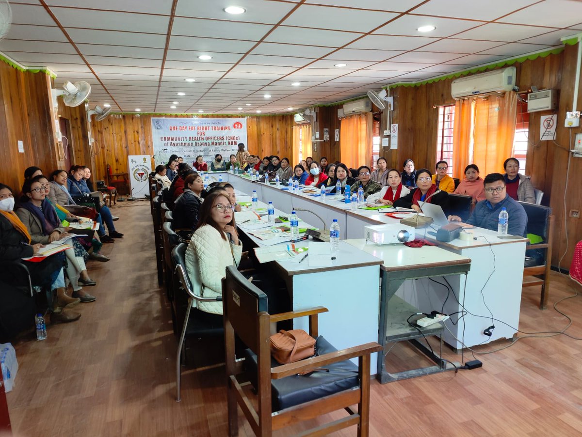 NISHTHA_CPHC's tweet image. #NISHTHA supported a one-day #EatRight training for 53 #CommunityHealthOfficers (#CHOs) at the Directorate of Family Welfare Services, #Manipur. Empowering #CHOs to promote healthier dietary habits and improve community health outcomes.