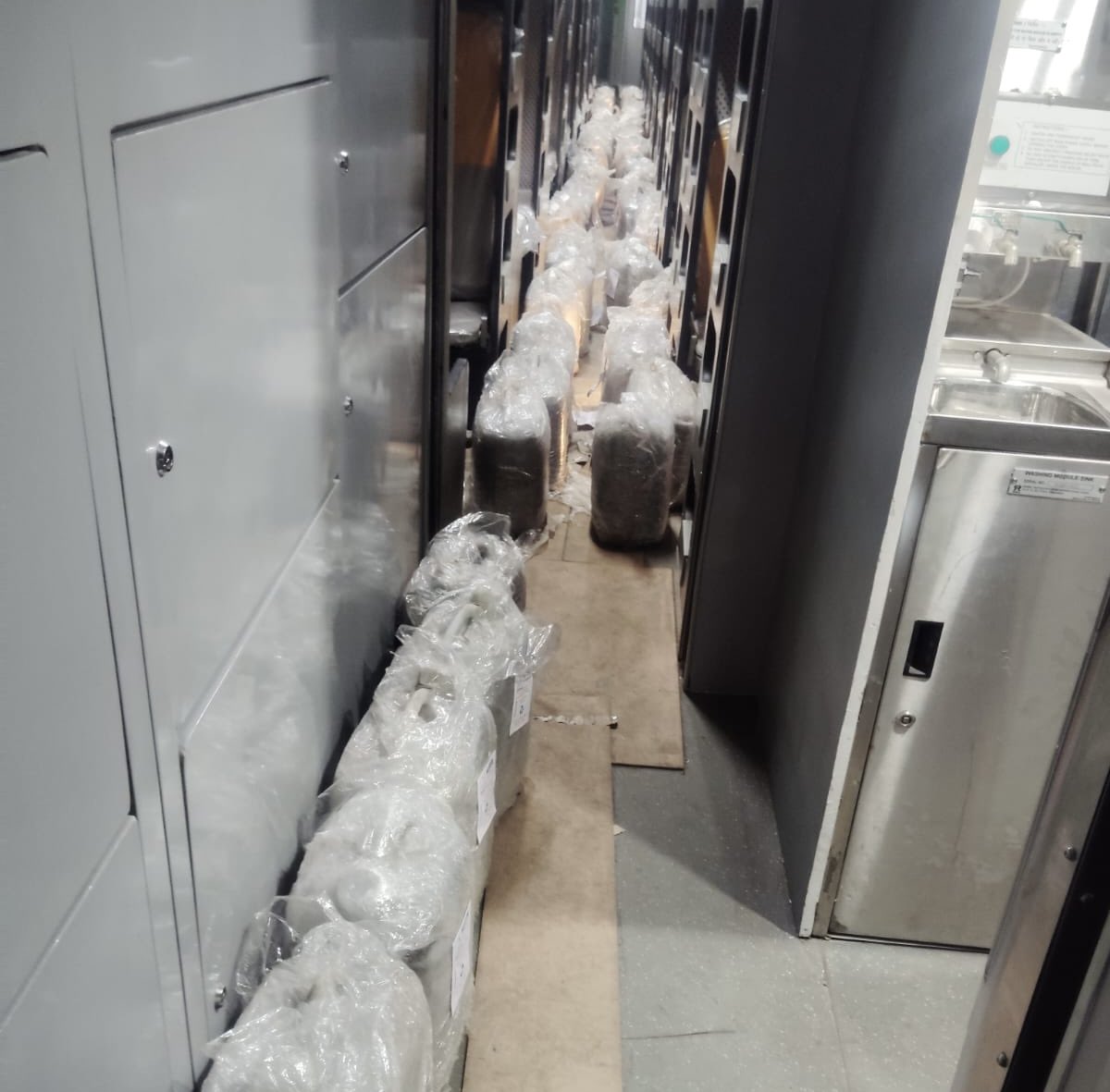 AshwiniVaishnaw's tweet photo. Vande Bharat (Sleeper) Train dispatched from ICF Chennai for loaded simulation trial. https://t.co/nyLLhzoLMP