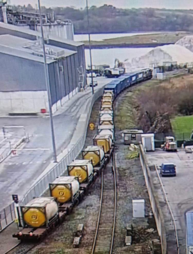 WestOnTrackIRL's tweet image. West of Ireland industry avail of #railfreight to reduce costs &amp;amp; #carbonemissions Mondays XPO leaving #waterford #ballina bound. This journey will be significantly shorter via the reopened #westernrailcorridor @PortofWaterford @XPOLogistics_EU @IrishExporters @IrishRail