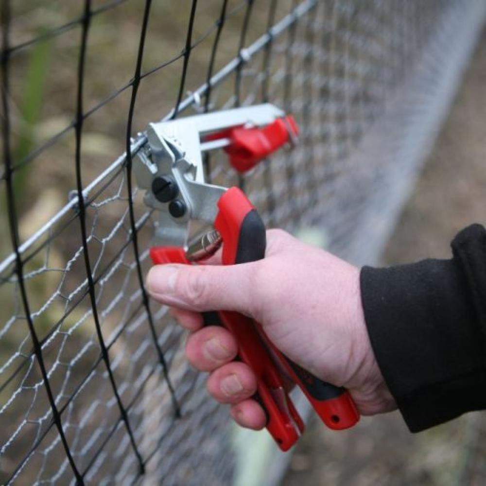 allotmentonline's tweet image. Day 18! Enter for the chance to WIN Pliers &amp;amp; Hog Rings from @CollinsNets 

Please Follow, ❤️, tag and RT and enter on the link:
allotmentonline.co.uk/win-pliers-and…

#nets #chickencoops #win #adventcalendar #competition #fruitcage #allotment #garden