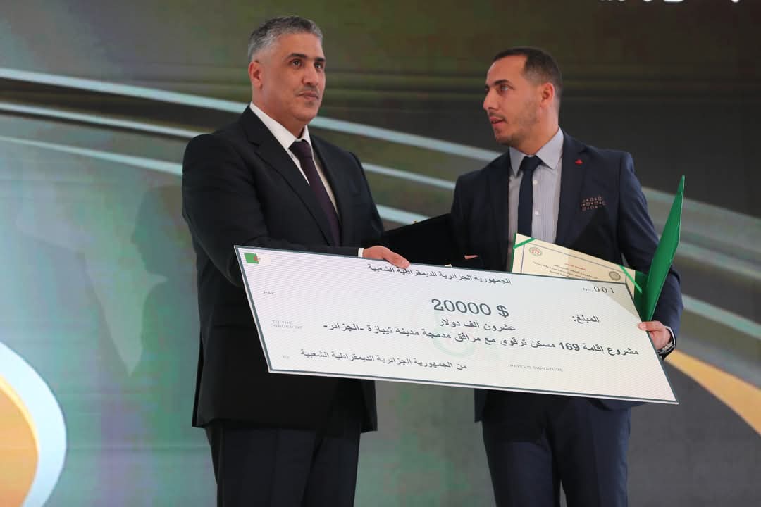 DeTipasa's tweet photo. ♦️ #تيبازة | مشروع إقامة 169 #مسكن #ترقوي بمرافق مدمجة بمدينة #تيبازة، يفوز بجائزة وزراء #الإسكان والتعمير #العرب، ضمن أشغال مؤتمر الإسكان العربي الثامن تحت شعار "العمران والبناء المستدام .. تحديات وآمال واعدة". https://t.co/m12AC7S2cA