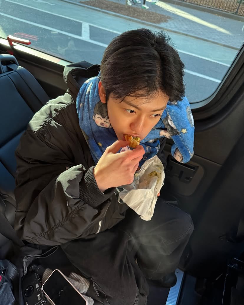 augustIune's tweet photo. HE 😭 IS 😭 THE 😭 MOST 😭 ADORABLE 😭 PERSON 😭 EVER 😭 https://t.co/Q6mzOO3oYx