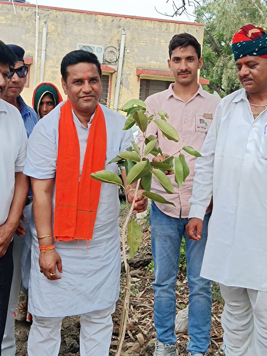 AnkushKumarTi18's tweet photo. Janamotsv ki dher sari shubhkamnaye Shari LALARAMJi
MLA sahab 🎂🎉
@lalarambairwaa https://t.co/J3zHCEvCeZ