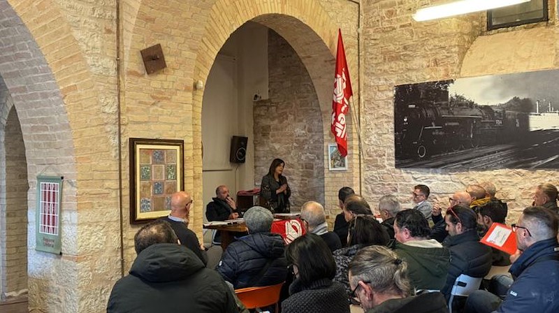 Fillea_Umbria's tweet photo. 🟥Assemblea generale Fillea Cgil: immigrazione, sicurezza, futuro del lavoro, il bilancio del settoreo | Fillea CGIL UMBRIA

#immigrazione #sicurezzasullavoro #codiceappalti  https://t.co/5yQ5FOR3qb https://t.co/MMMSQxdvDA