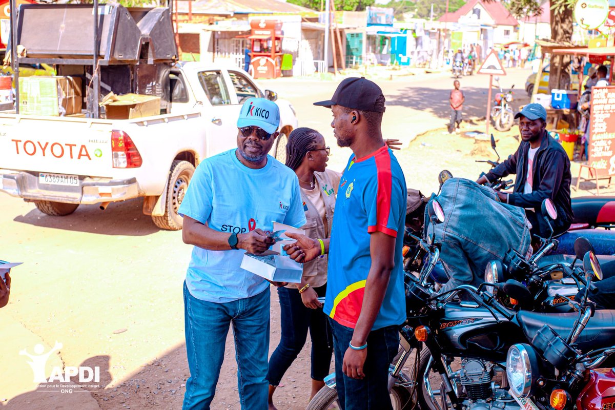 apdi_le10289's tweet image. L'ONG #APDI a participé à une activité de sensibilisation sur le VIH/SIDA le mercredi 11.12.2024. Des préservatifs masculins ont été distribués à la population de Kipushi. Une façon d'encourager la prévention contre cette maladie.
Il s'agit d'une initiative de l'entreprise #KICO.