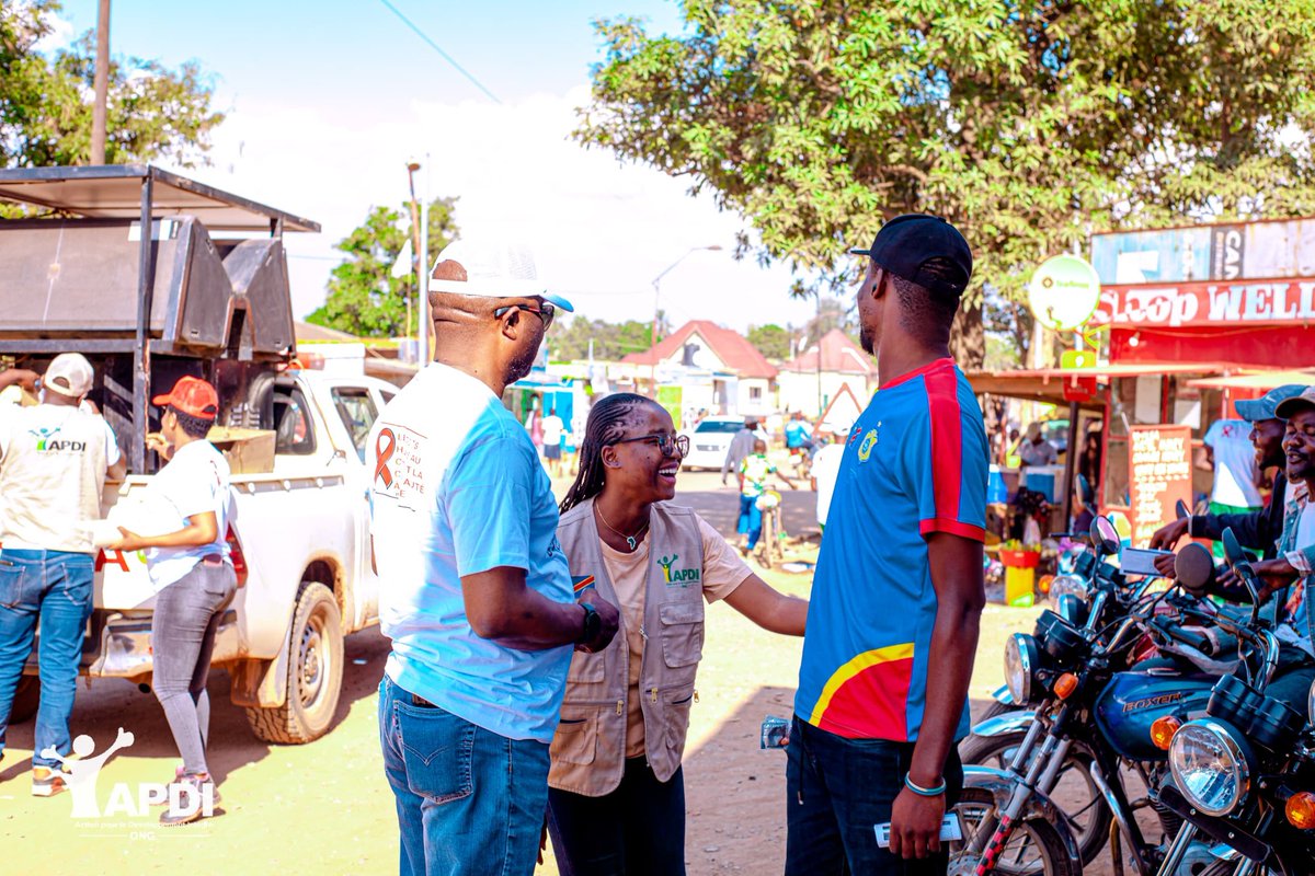 apdi_le10289's tweet image. L'ONG #APDI a participé à une activité de sensibilisation sur le VIH/SIDA le mercredi 11.12.2024. Des préservatifs masculins ont été distribués à la population de Kipushi. Une façon d'encourager la prévention contre cette maladie.
Il s'agit d'une initiative de l'entreprise #KICO.