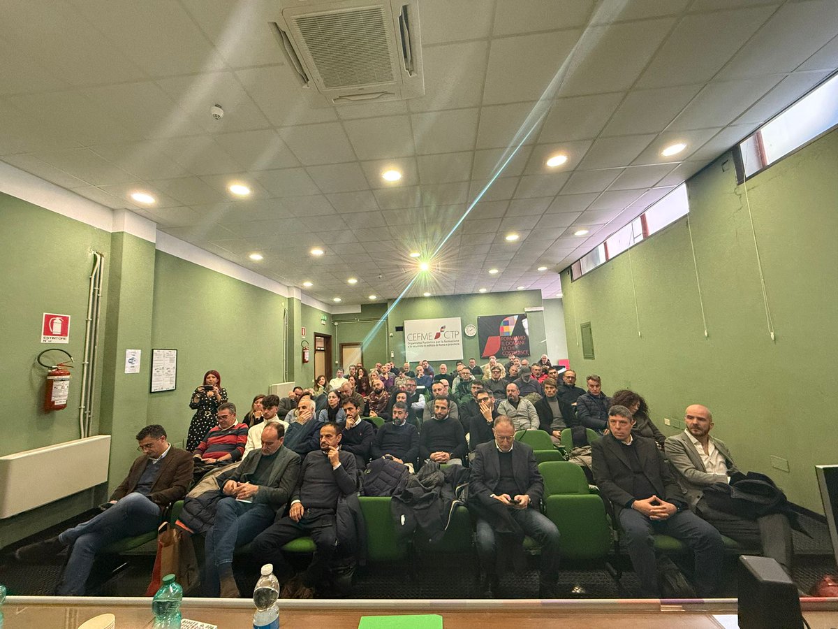 FilcaRoma's tweet photo. #Pomezia, CG con il SG Enzo Pelle. Nicola Capobianco: "Svolgere i lavori nella scuola edile conferma la nostra grande attenzione a #sicurezza e #formazione. Su opere del #Pnrr e del #Giubileo, come nei piccoli cantieri, continuiamo a vigilare per garantire la qualità del #lavoro" https://t.co/vwuX4250aU
