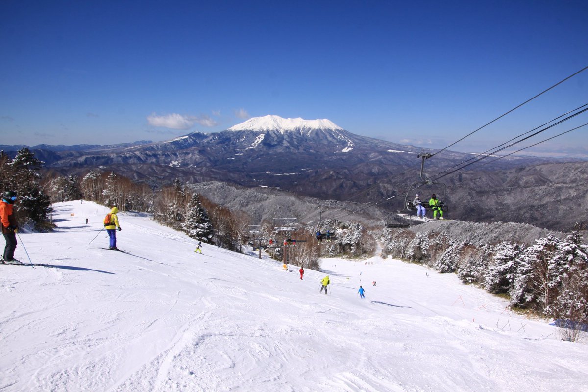 kisofuku_ski_jo's tweet photo. 12/21(土)シークレットAオープン決定‼️
総滑走距離3700m！
夜部隊渾身のゲレンデをお楽しみください😆

⭐︎12/21.22はオープニング料金⭐︎
リフト一日券が特別価格

大人4000円
50歳以上3500円
70歳以上3000円
小中学生2000円
幼児500円
ウインキーパークは無料！

週末はウインキーに会えるかも⁉️ https://t.co/pK5rjNmtuv