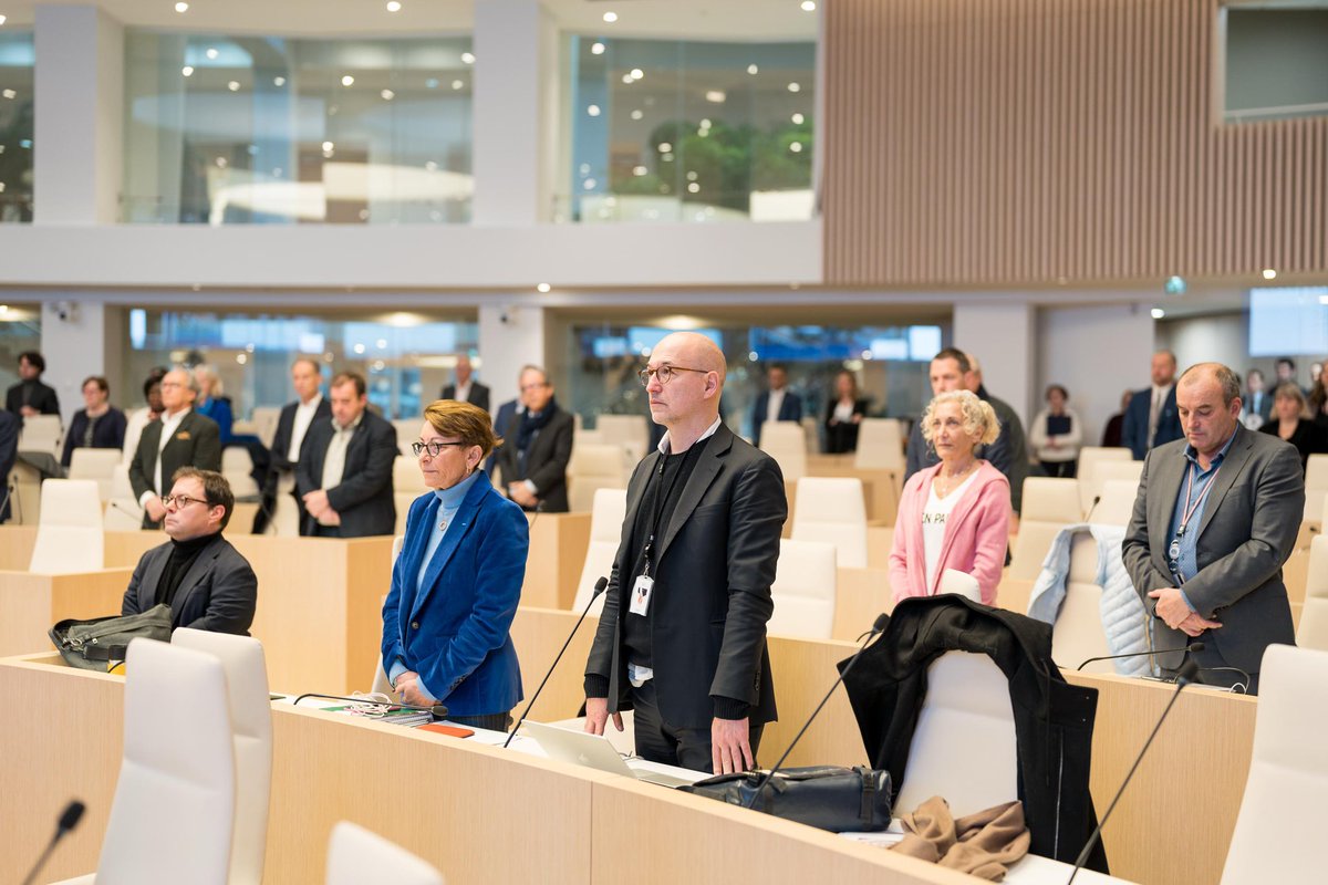 sdeschiens's tweet photo. #DirectIDF | Minute de silence et vote d’une aide d’urgence de 500 000€ pour porter secours à #Mayotte et aux sinistrés du cyclone #Chido qui permettra d’acheminer des moyens humains &amp; matériels mais aussi de déployer un hôpital modulaire et des stations de potabilisation d’eau. https://t.co/l2TSK8ksrw