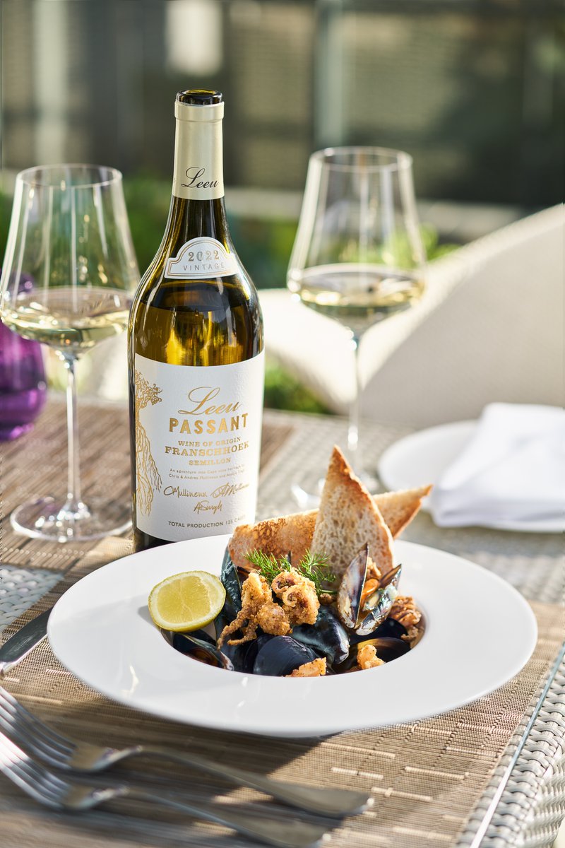 Perfect summer #foodandwinepairing: #mussels, crispy cajun squid heads, dill cream &amp; toasted sourdough with the #LeeuPassant #Franschhoek #Semillon at #TheDiningRoom at #LeeuEstates. Reserve your table: bit.ly/3SLCFmY