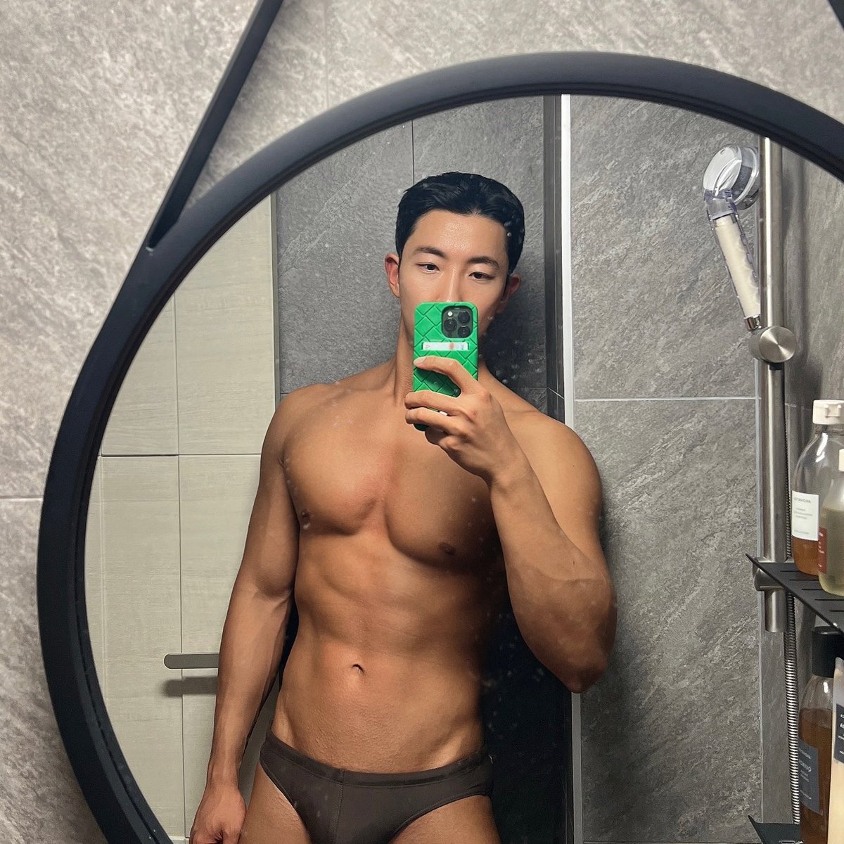 가슴털 있다 없으니까 허전하다